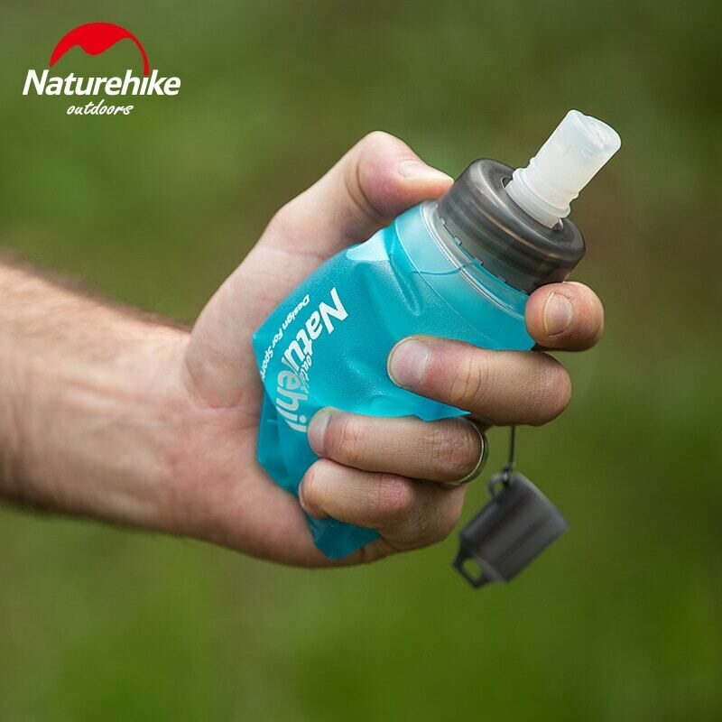 binh-nuoc-deo-tpu-kem-voi-hut-naturehike-001