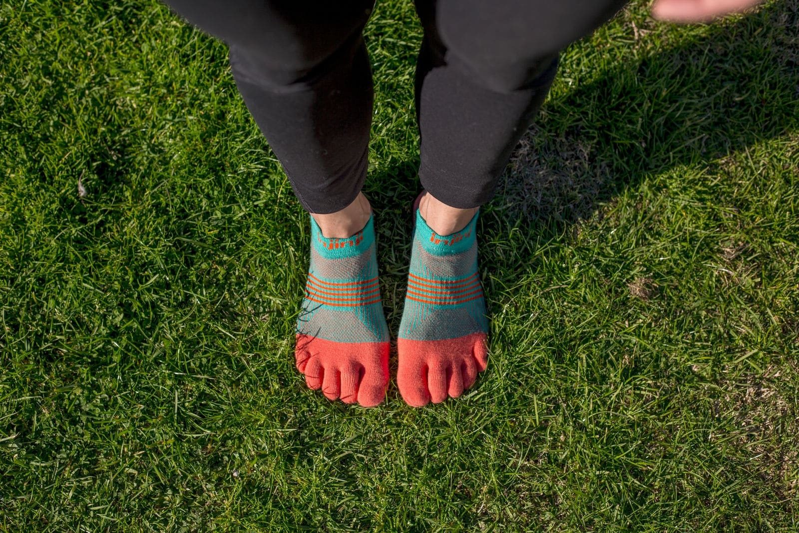 injinji Womens LW Run NoShow Guava medium Vớ xỏ ngón chạy bộ Injinji Women RUN Lightweight No Show - YCB.vn