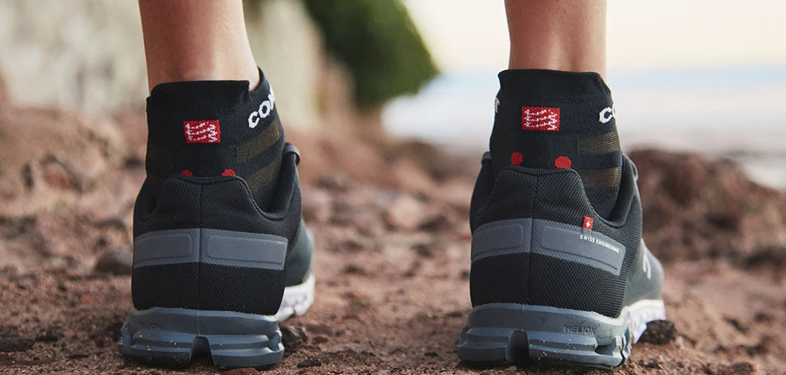 Vớ chạy bộ siêu nhẹ Compressport Pro Racing Socks V4.0 - Ultralight Run Low 1 vo chay bo compressport pro racing socks ultralight v4 black red 5 Vớ chạy bộ siêu nhẹ Compressport Pro Racing Socks V4.0 - Ultralight Run Low - YCB.vn