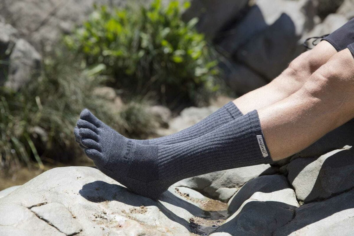 Vớ xỏ ngón chạy địa hình Injinji TRAIL Midweight Crew 3 TrailCrew Granite medium Vớ xỏ ngón chạy địa hình Injinji TRAIL Midweight Crew - YCB.vn
