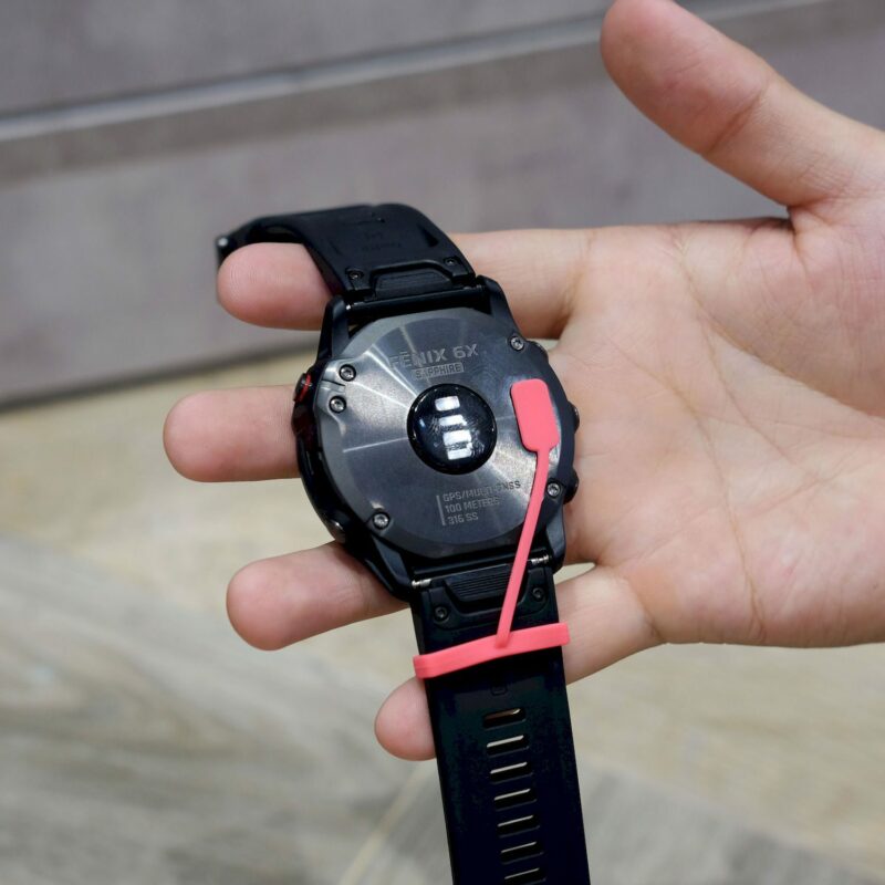 nut bit chan sac dong ho garmin kem day giu 4