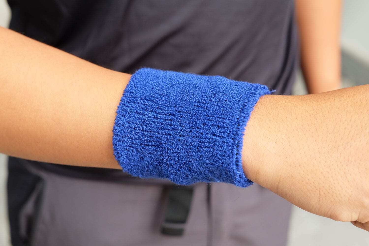 bang co tay tham mo hoi10 Băng cổ tay thể thao thấm mồ hôi YGP Wrist Band (1 Cặp) - YCB.vn