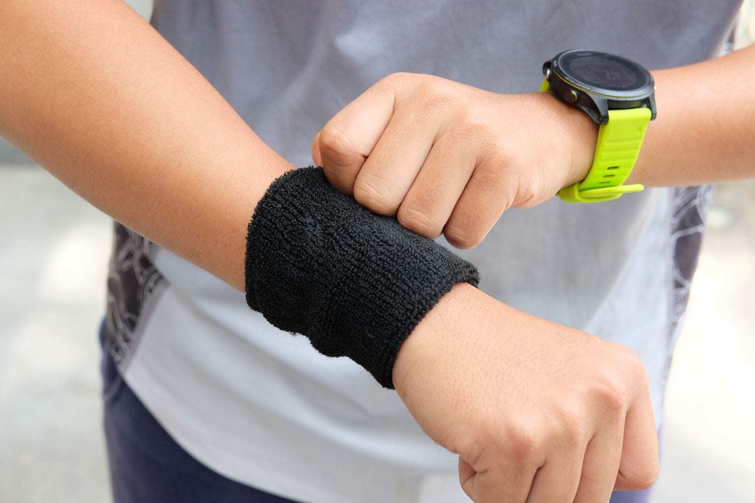 bang co tay tham mo hoi8 Băng cổ tay thể thao thấm mồ hôi YGP Wrist Band (1 Cặp) - YCB.vn