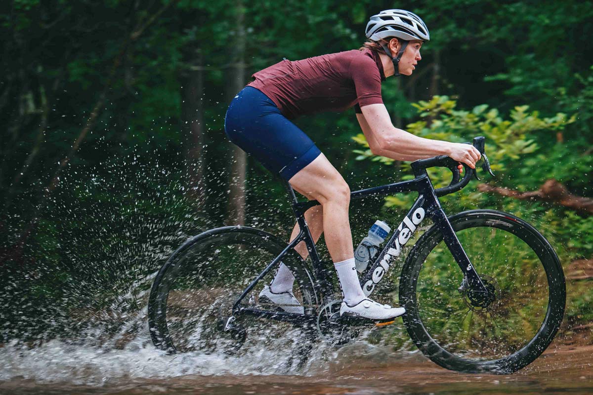Nón Bảo Hiểm Xe Đạp Giro Helios Spherical Helmet - Đen - YCB.vn