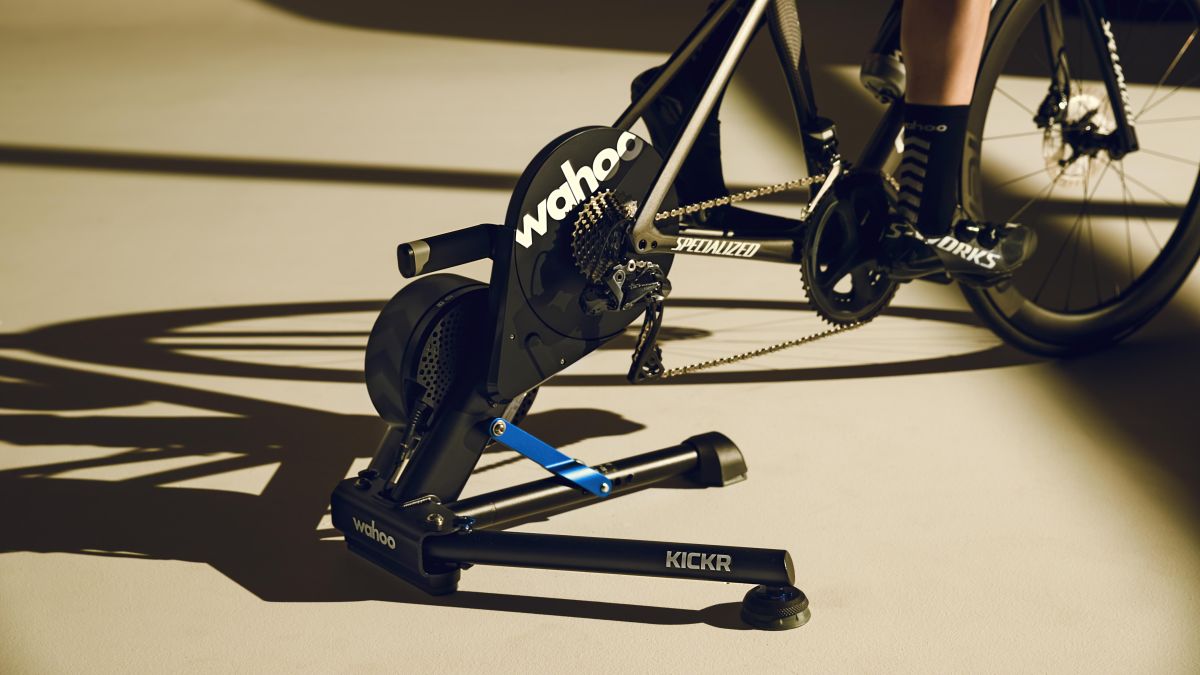 wahoo kickr smart trainer 5 Thiết bị tập luyện đạp xe Wahoo KICKR Smart 2020 - YCB.vn