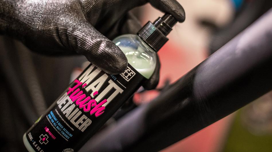 Dung dịch bảo vệ sơn nhám Muc-Off Matt Finish Detailer 250ml 3 muc off Matt Finish Detailer 006 Dung dịch bảo vệ sơn nhám Muc-Off Matt Finish Detailer 250ml - YCB.vn