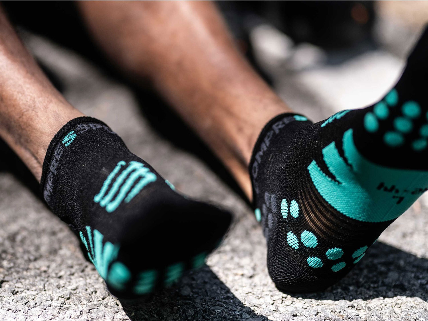 vo compressport pro racing socks black ediotion run low 2 1 Vớ chạy bộ Compressport Pro Racing Socks V3.0 Run High - Black Edition - YCB.vn