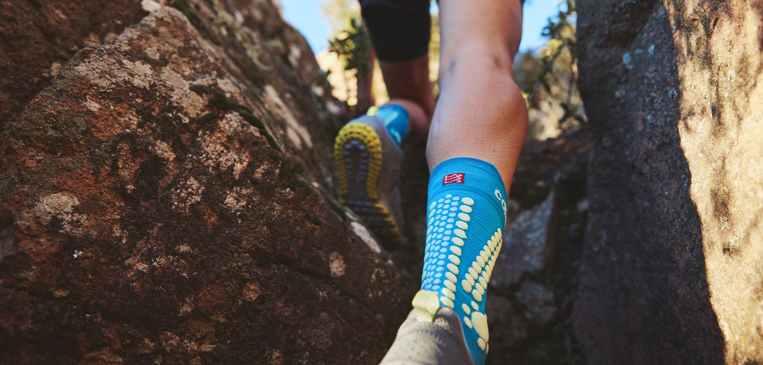Vớ chạy bộ Compressport Pro Racing Socks V4.0 – Trail 2 compressport prs 4 0 trail xanh ngoc 001 Vớ chạy bộ Compressport Pro Racing Socks V4.0 – Trail - YCB.vn