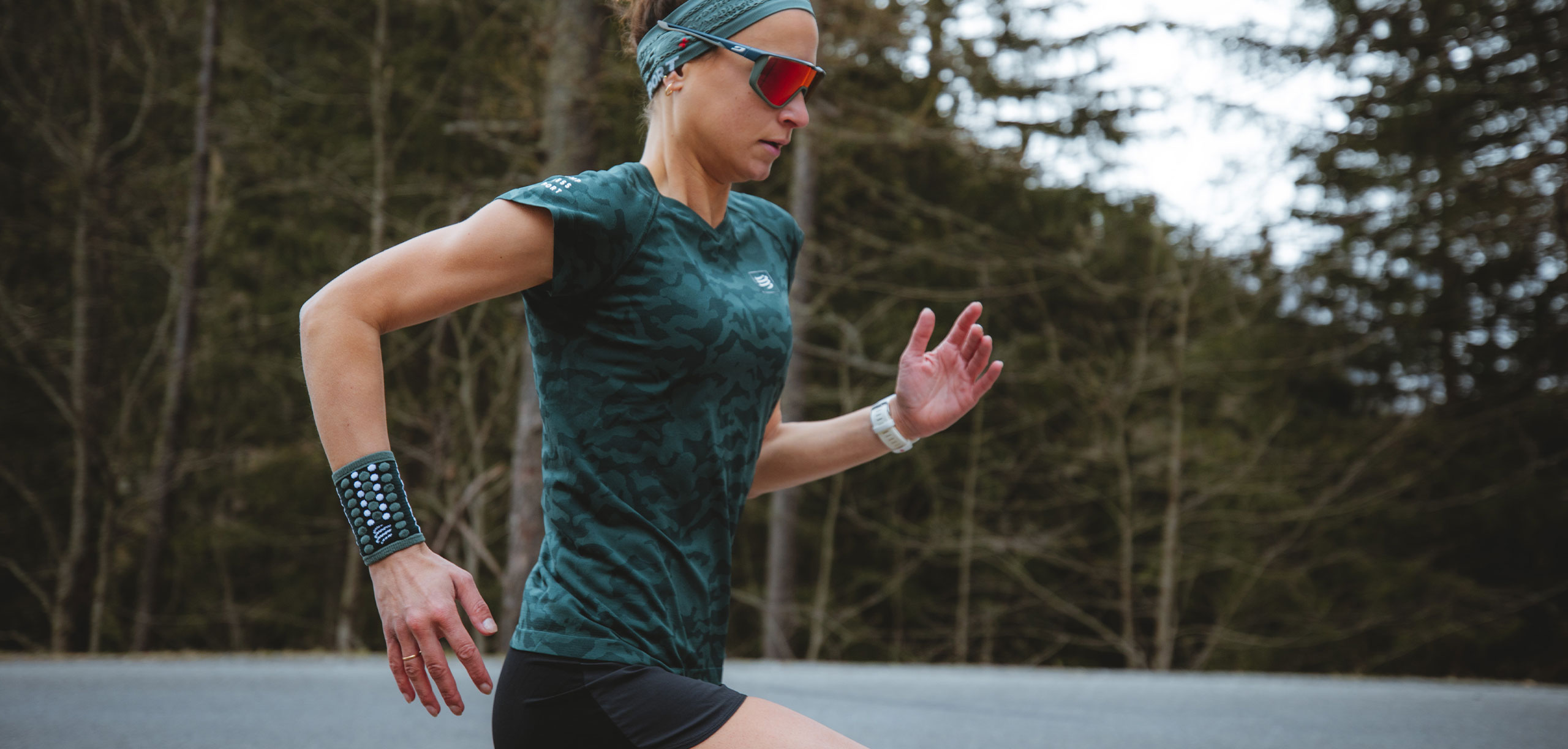 compressport sweatbands 3d dots xanh reu banner Băng Cổ Tay Thể Thao Compressport Sweatbands 3D.Dots (1 Cặp) - YCB.vn