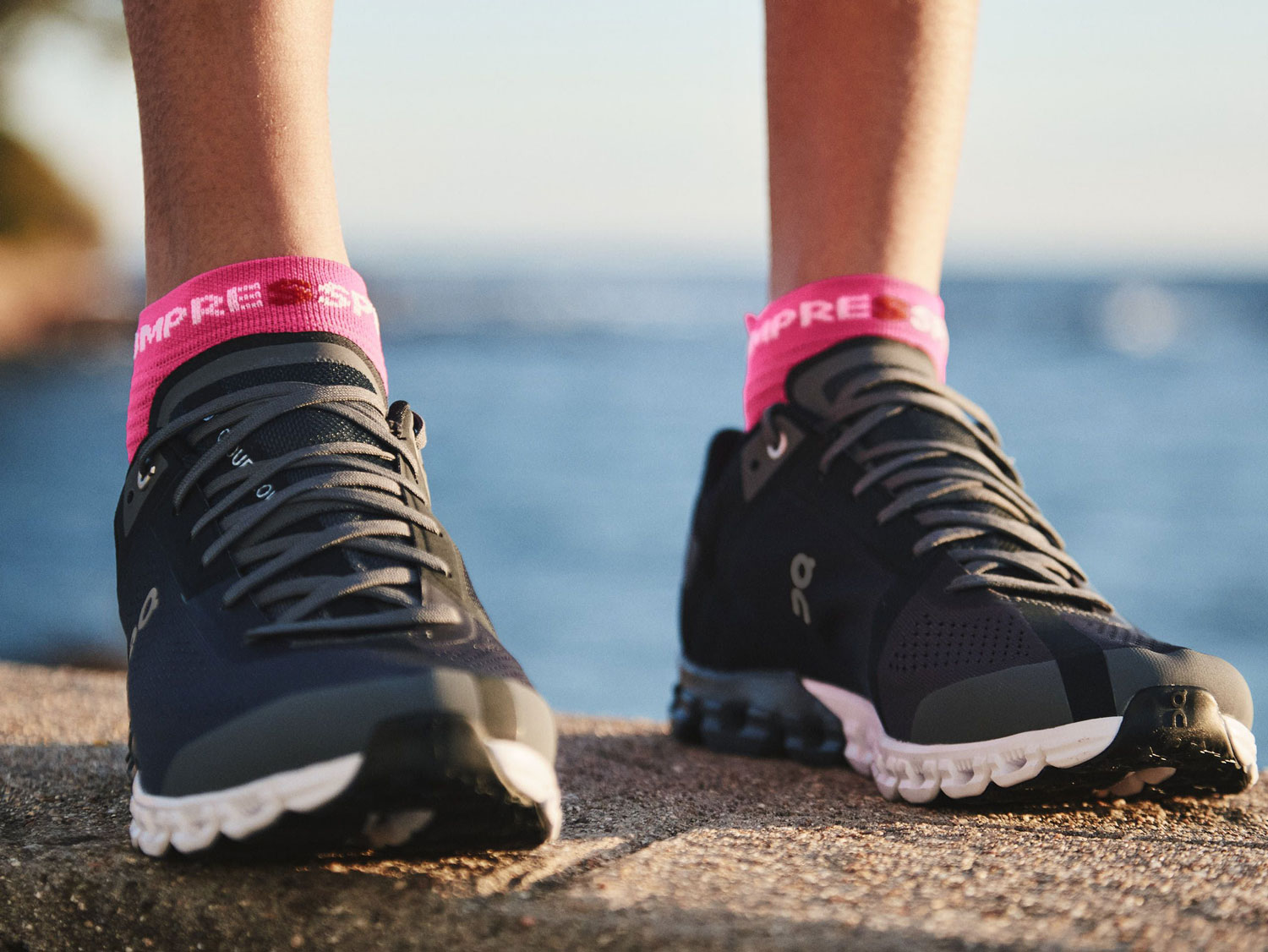 compressport pro racing socks v4 pink 2 Vớ chạy bộ Compressport Pro Racing Socks V4.0 - Run Low - YCB.vn
