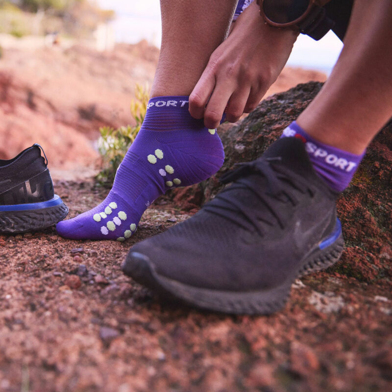 compressport_pro_racing_socks_v4_purple_2