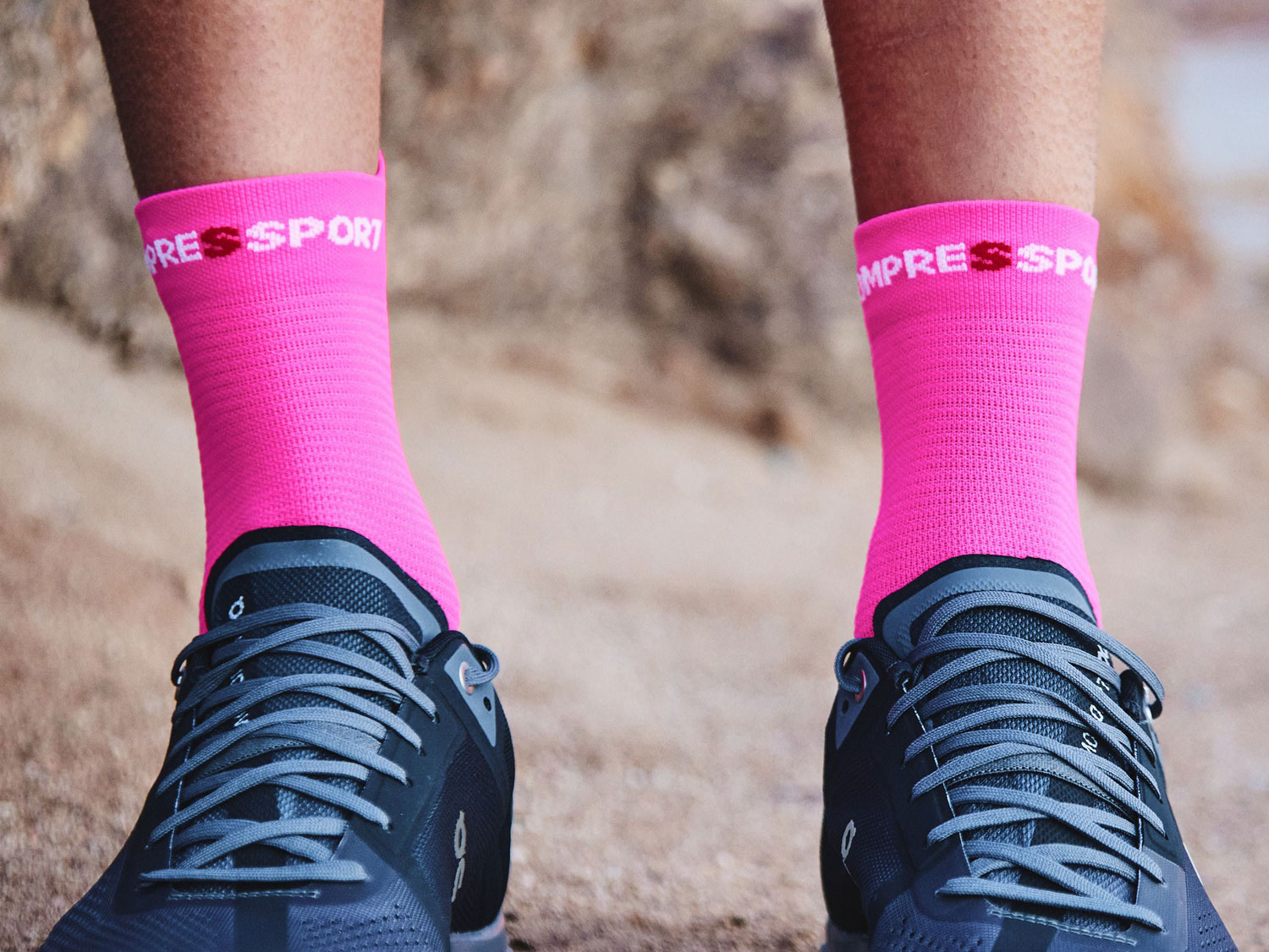 Vớ chạy bộ Compressport Pro Racing Socks V4.0 - Run High 3 vo compressport pro racing socks v4 run high pink 4 Vớ chạy bộ Compressport Pro Racing Socks V4.0 - Run High - YCB.vn