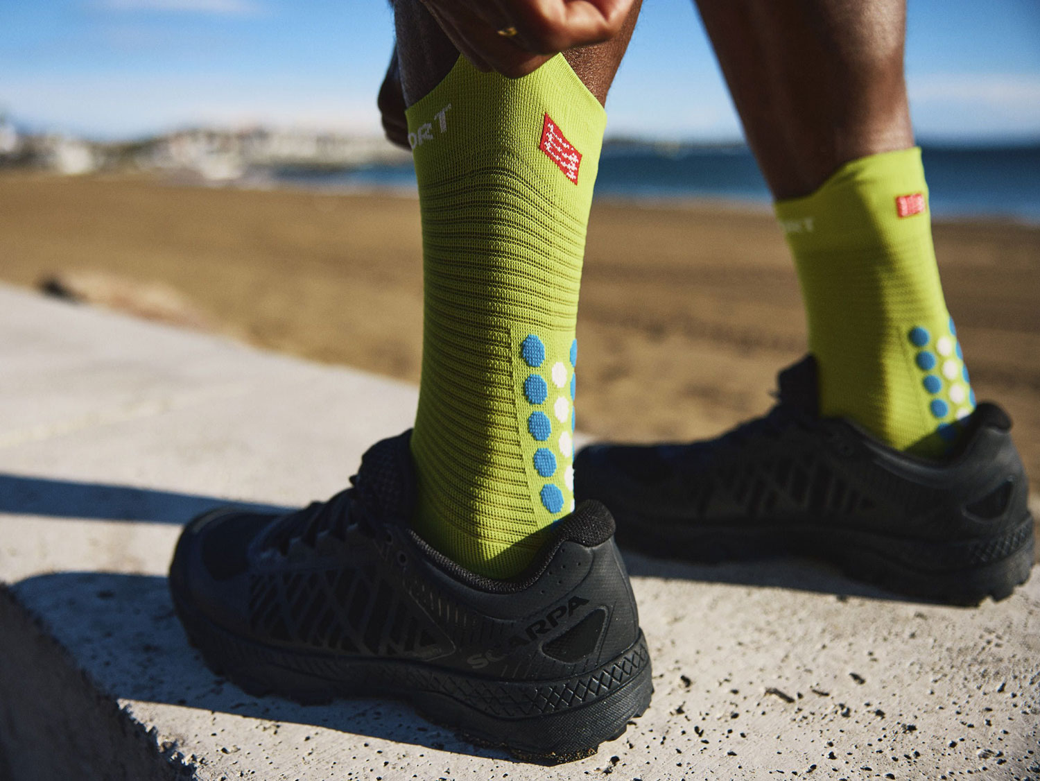 Vớ chạy bộ Compressport Pro Racing Socks V4.0 - Run High 2 vo compressport pro racing socks v4 run high primerose 3 Vớ chạy bộ Compressport Pro Racing Socks V4.0 - Run High - YCB.vn