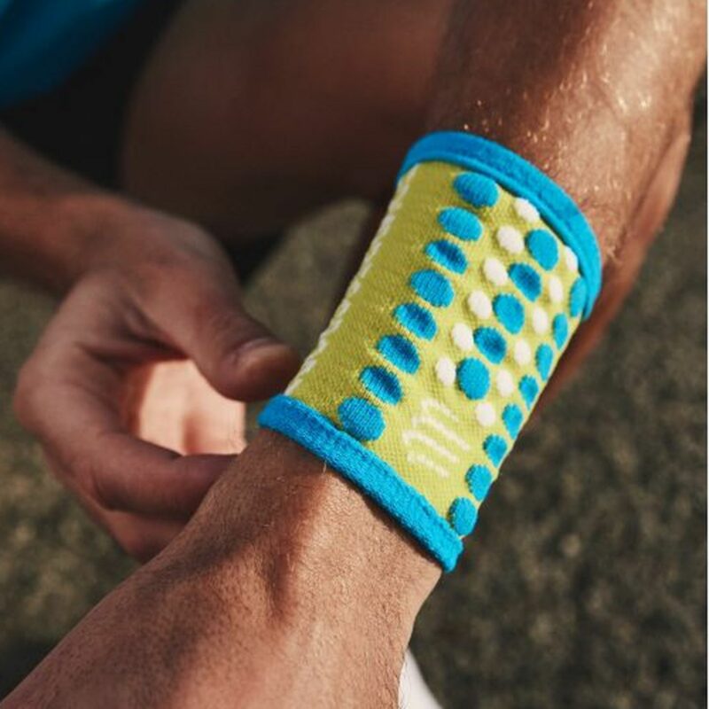compressport_sweatbands_3d_dots_SR22 (6)