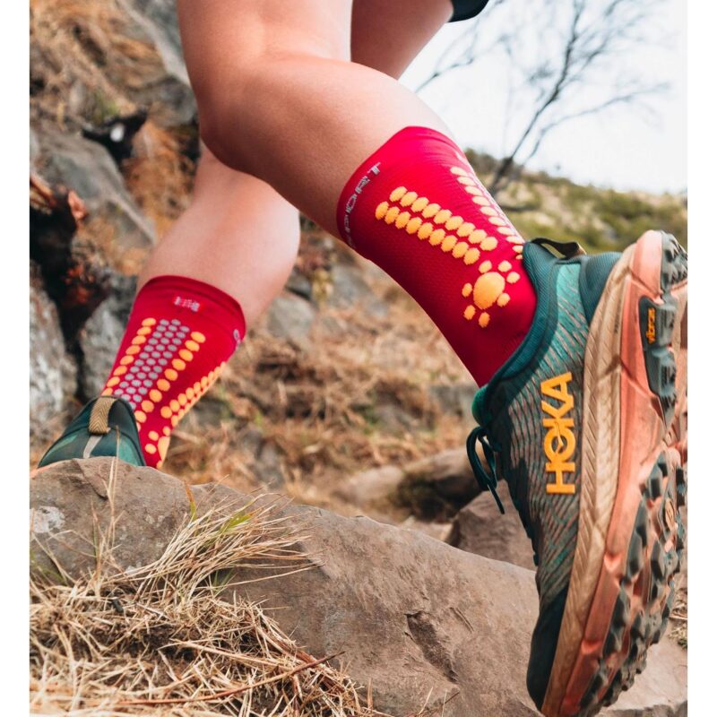 pro-racing-socks-v4-trail-persian-red (2)