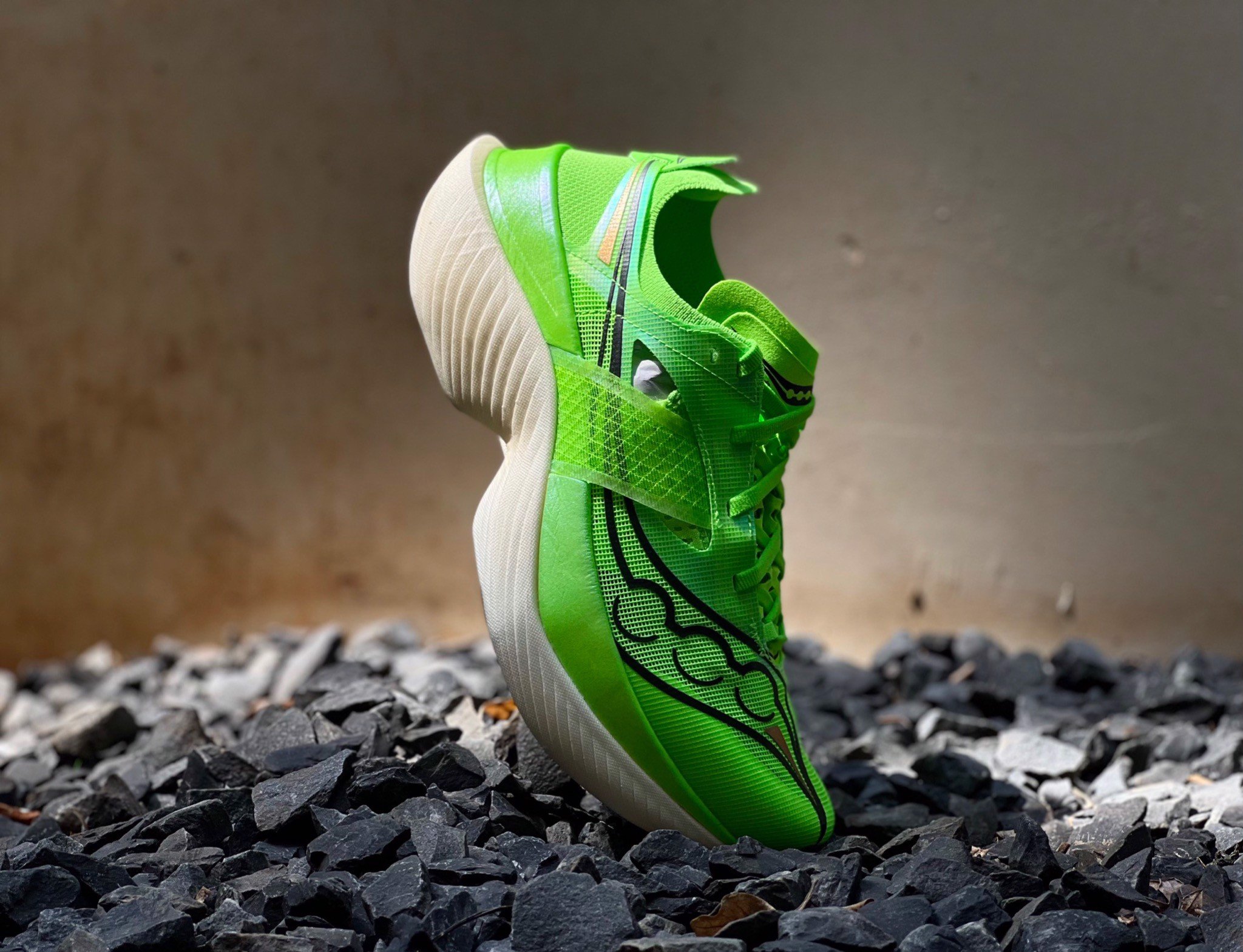 Giày chạy nam Saucony Endorphin Elite - Slime 1 giay chay bo saucony elite 1 1 Giày chạy nam Saucony Endorphin Elite - Slime - YCB.vn