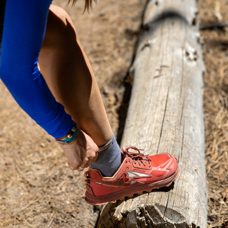 vo-xo-ngon-women-trail-midweight-mini-crew2
