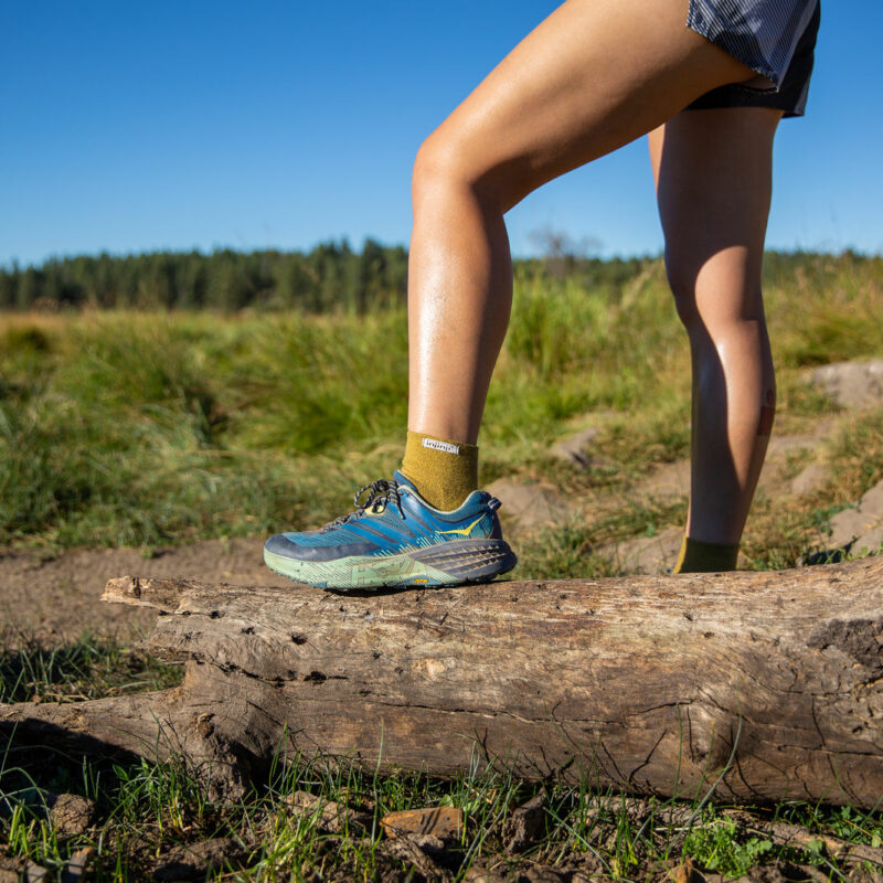 vo-xo-ngon-women-trail-midweight-mini-crew8