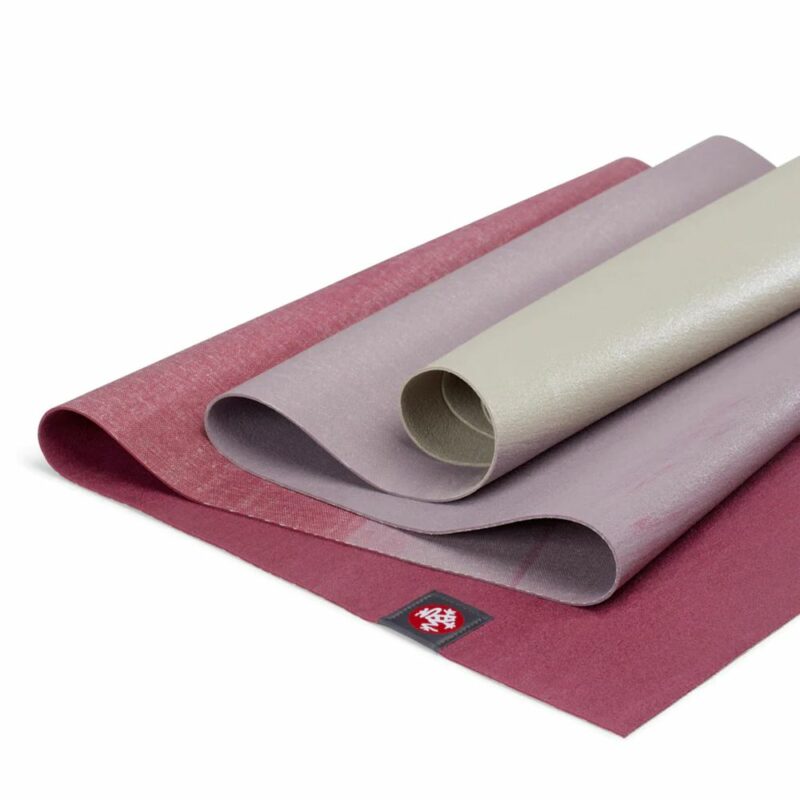 tham-Manduka -eKO-Superlite-Travel-Yoga-Mat-1.5mm-ElderberryDip (1)