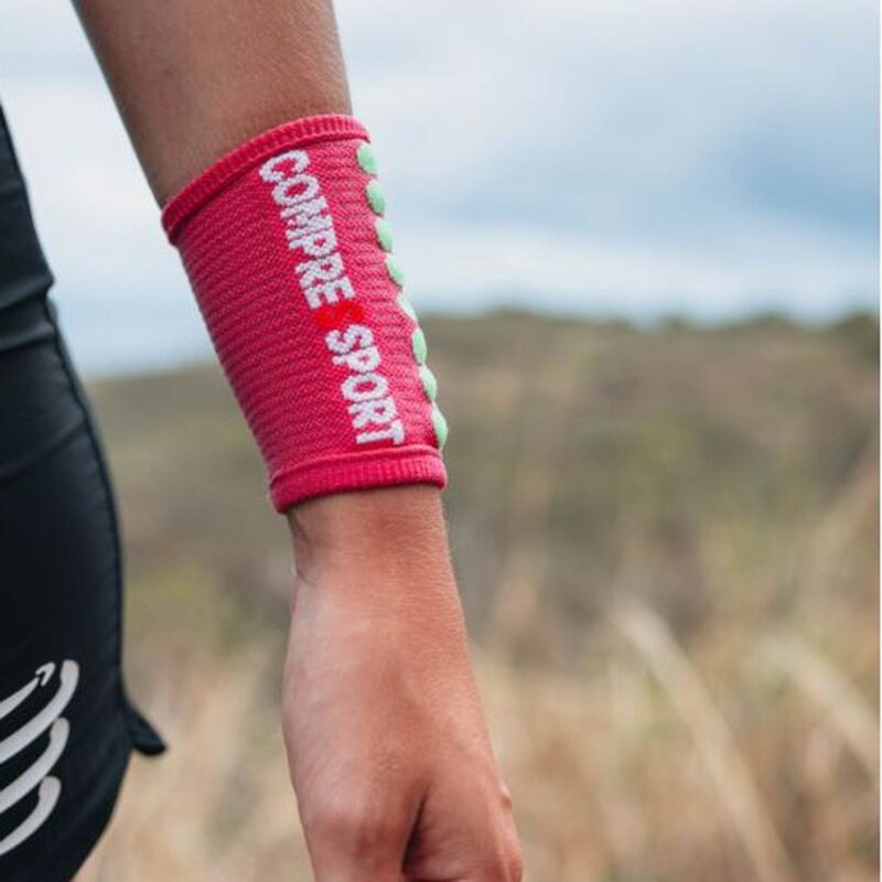 compressport-sweatbands-3d-dots-hong (1)