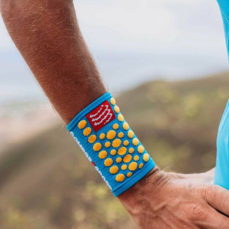 compressport-sweatbands-3d-dots-xanh-bien (1)