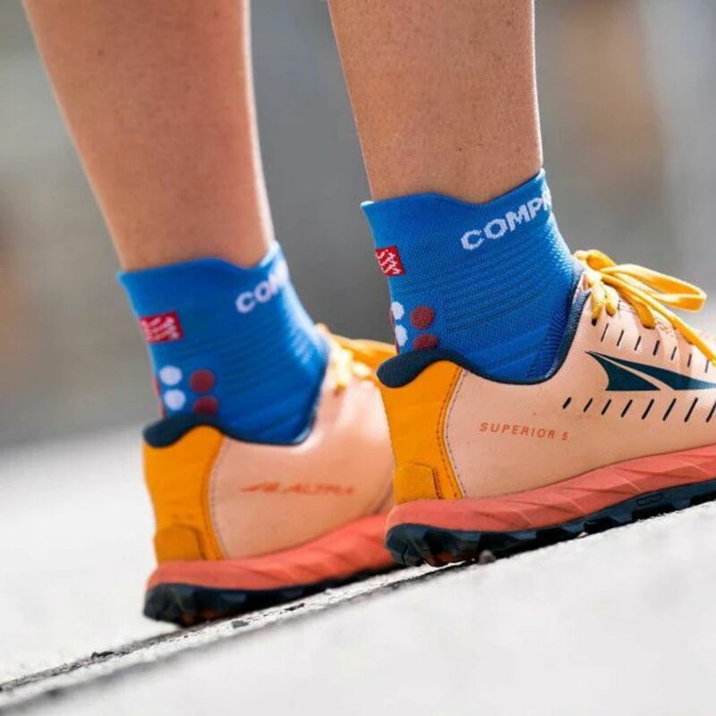 compressport_pro_racing_sock_v4_pacific-blue (6)