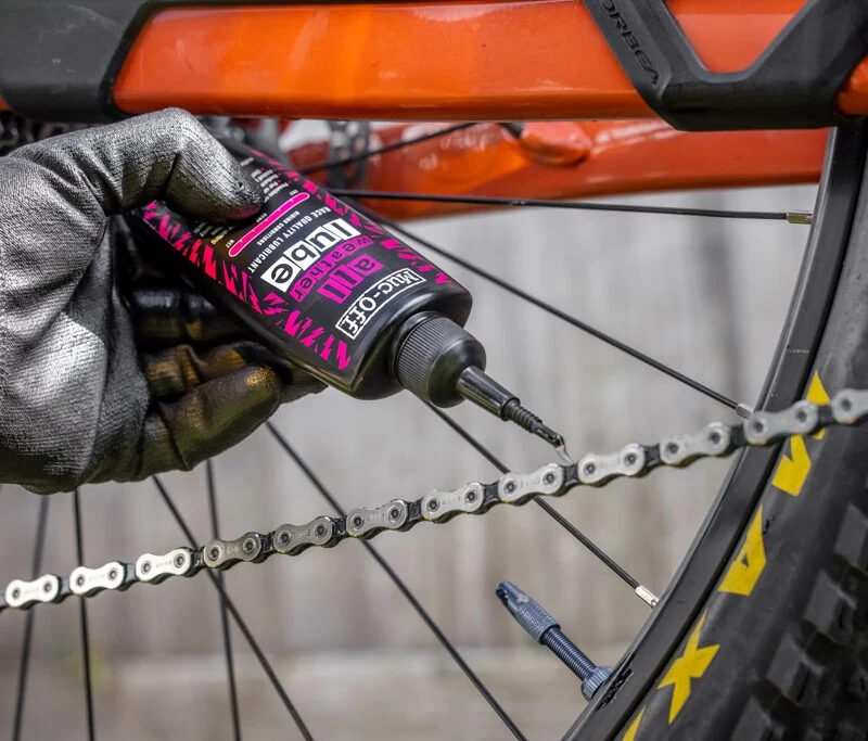 nhot_xe_dap_muc_off_all_weather_lube-4