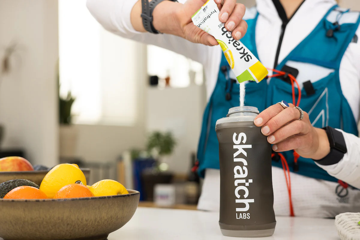 Bột hoà tan bổ sung điện giải Skratch Hydration Sport Drink Mix (22g) 1 bot hoa tan dinh duong the thao skratch 22g 4 Bột hoà tan bổ sung điện giải Skratch Hydration Sport Drink Mix (22g) - YCB.vn