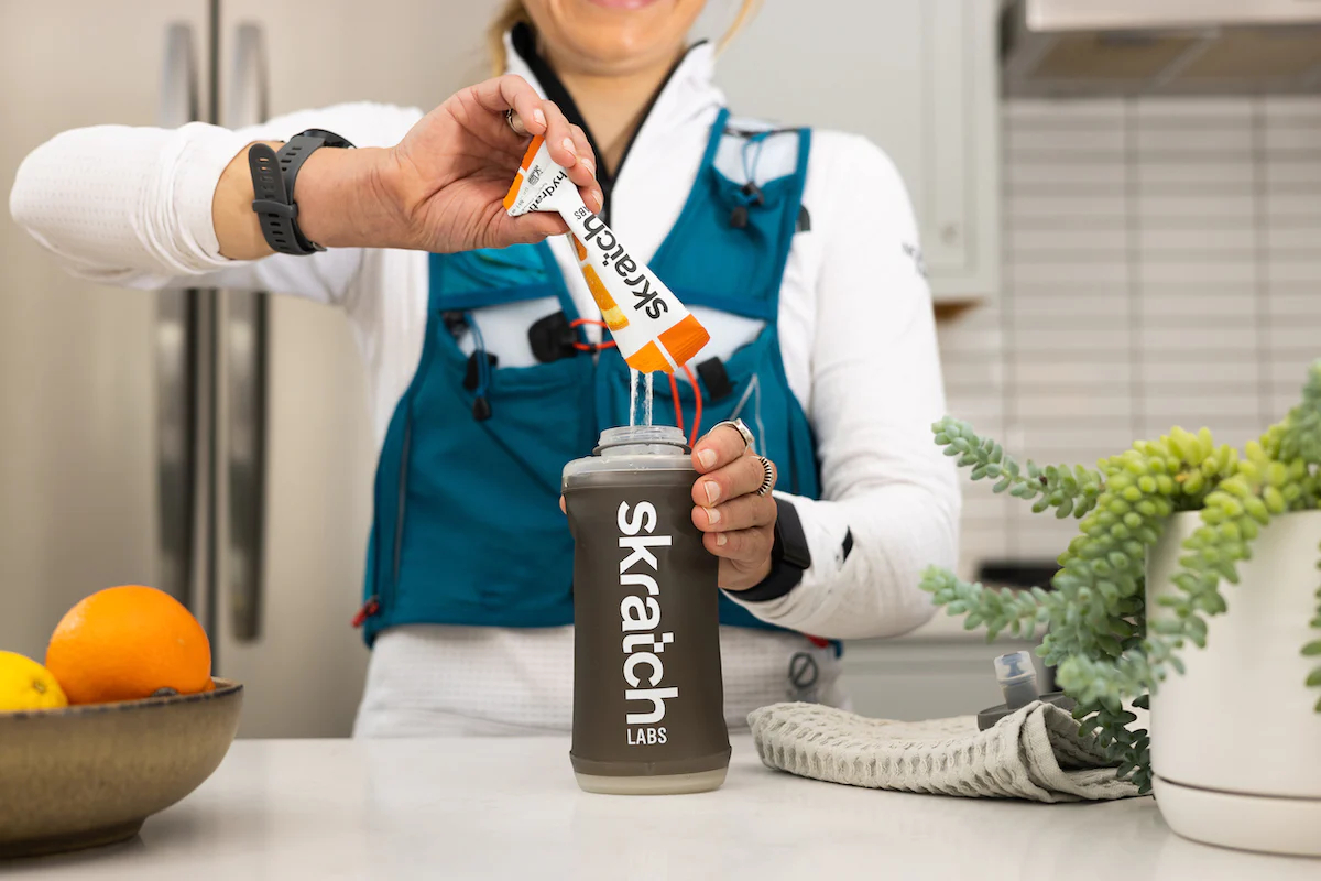 Bột hoà tan bổ sung điện giải Skratch Hydration Sport Drink Mix (22g) 5 bot hoa tan dinh duong the thao skratch 22g 6 Bột hoà tan bổ sung điện giải Skratch Hydration Sport Drink Mix (22g) - YCB.vn