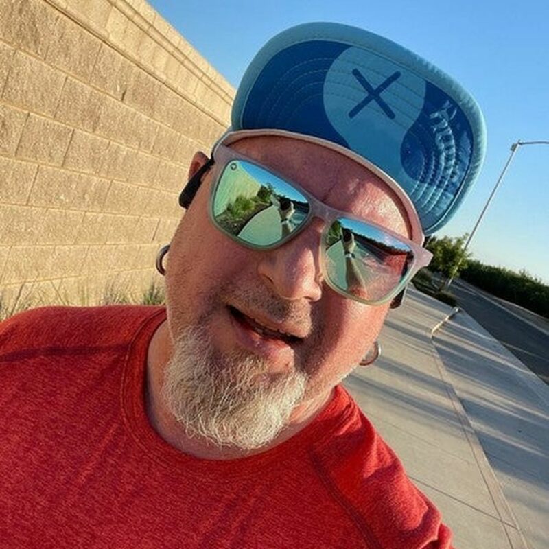 kinh-mat-the-thao-knockaround-fast-lanes-aqua-lectric (22)