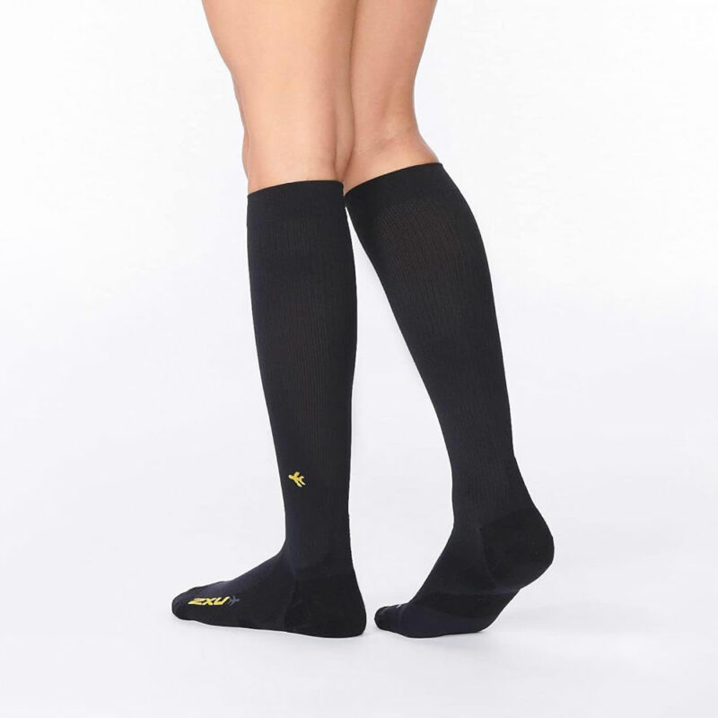 vo_bo_co_2xu_flight_ultra_light_compression_sock (1)