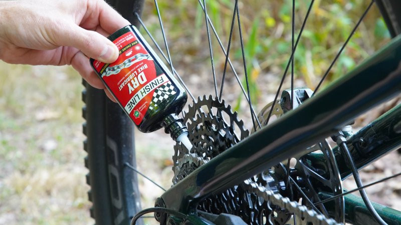 dau boi tron sen xe dap finish line dry lube ceramic tech8 Dầu bôi trơn sên xe đạp Finish Line Ceramic Technology Dry Lube (120ml) - YCB.vn