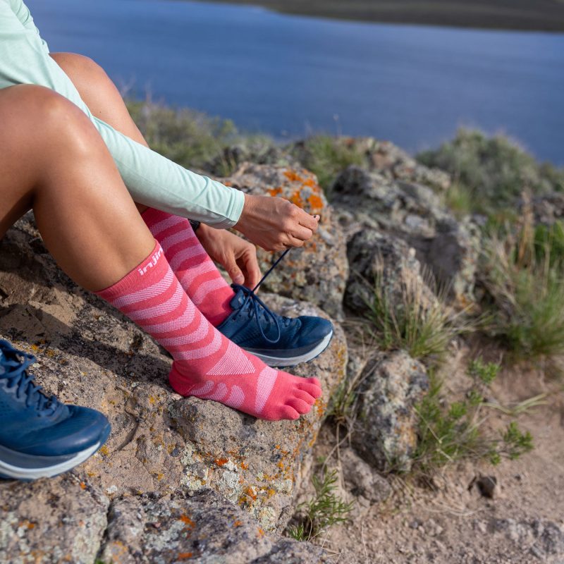 vo_chay_bo_injinji_women_ultra_run_crew_coral_5