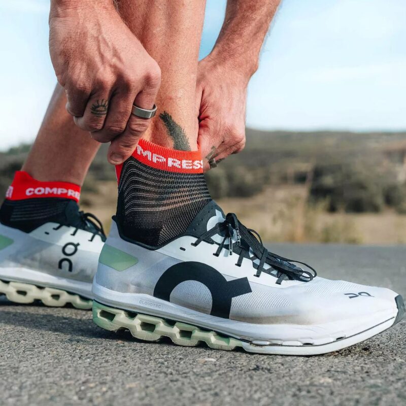 pro-racing-socks-v40-run-low-black-core-red (2)