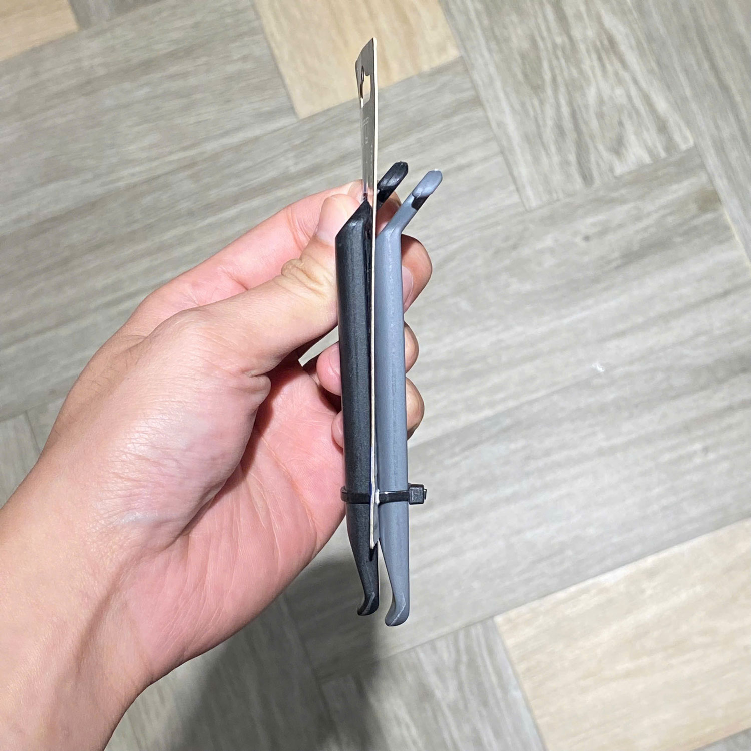 Dụng cụ nạy vỏ xe đạp Beto Tire Levers CBT-355 2 dung cu nay vo xe dap beto lever 3 Dụng cụ nạy vỏ xe đạp Beto Tire Levers CBT-355 - YCB.vn