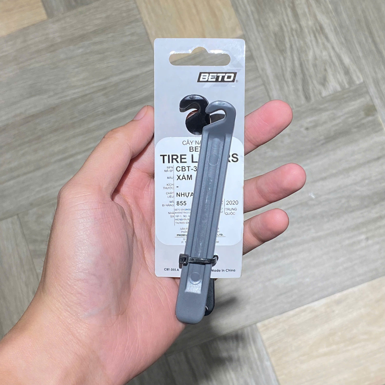 Dụng cụ nạy vỏ xe đạp Beto Tire Levers CBT-355 3 dung cu nay vo xe dap beto lever 4 Dụng cụ nạy vỏ xe đạp Beto Tire Levers CBT-355 - YCB.vn