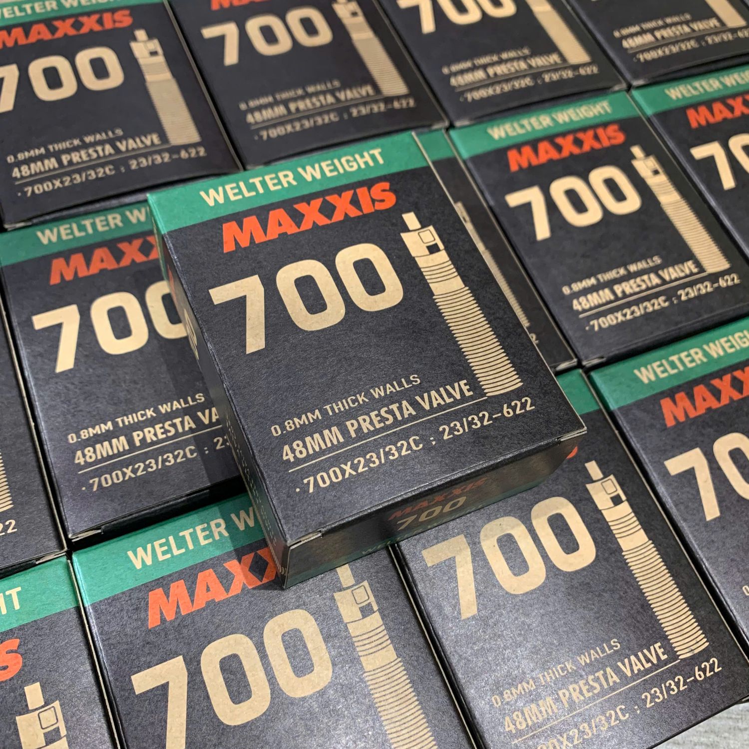 Ruột xe đạp Maxxis Welter Weight 700 X 23/32C FV (van Pháp Presta 48mm) 1 ruot xe dap maxxis welter weight 700 2332c 1 Ruột xe đạp Maxxis Welter Weight 700 X 23/32C FV (van Pháp Presta 48mm) - YCB.vn