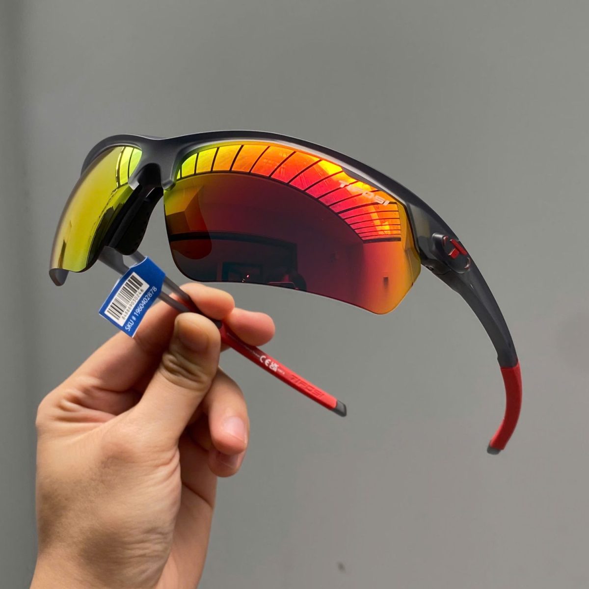 tifosi navar fc satin vapor 2 1 Kính mát thể thao Tifosi Navar FC | Gloss Black - YCB.vn