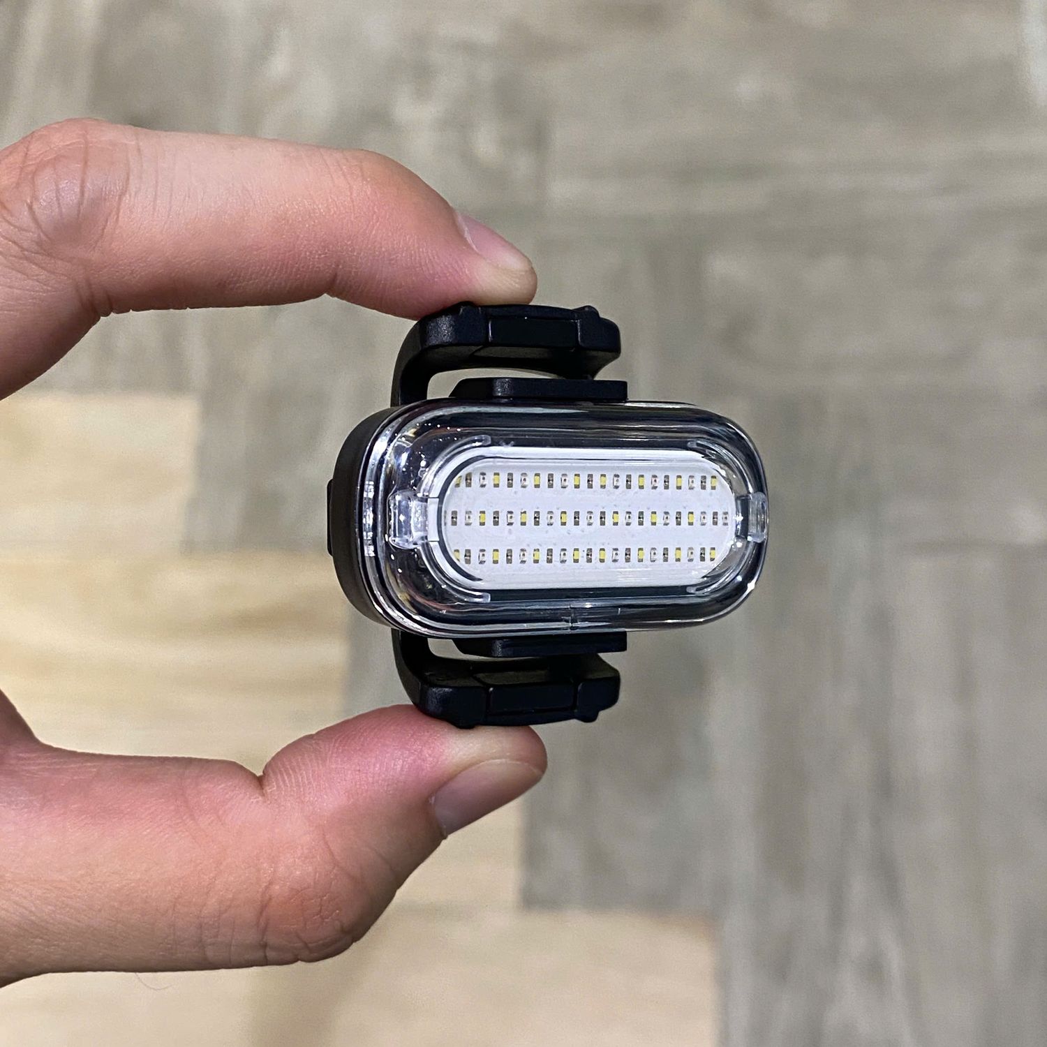 non bao hiem xe dap lumos ultra aero 2 Đèn xe đạp đa năng Lumos Firefly Mini - YCB.vn