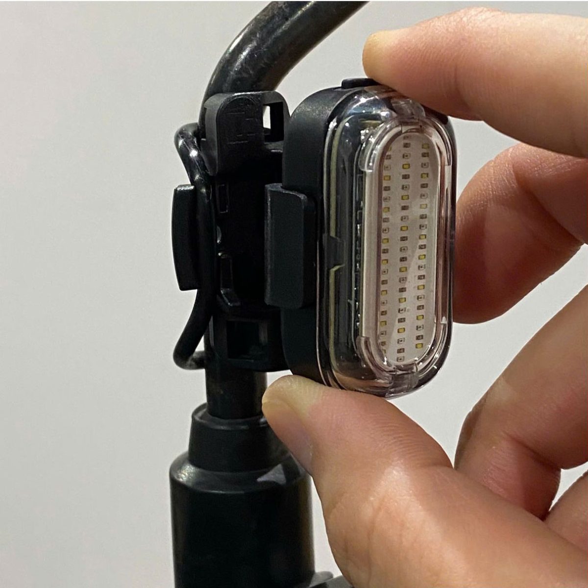 non bao hiem xe dap lumos ultra aero 25 1 Đèn xe đạp đa năng Lumos Firefly Mini - YCB.vn