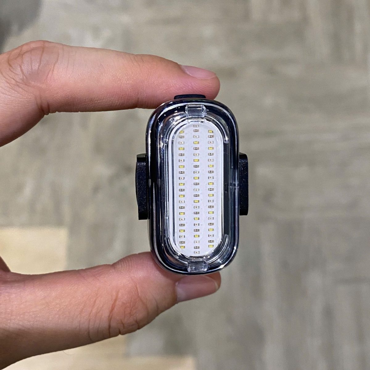 non bao hiem xe dap lumos ultra aero 8 Đèn xe đạp đa năng Lumos Firefly Mini - YCB.vn